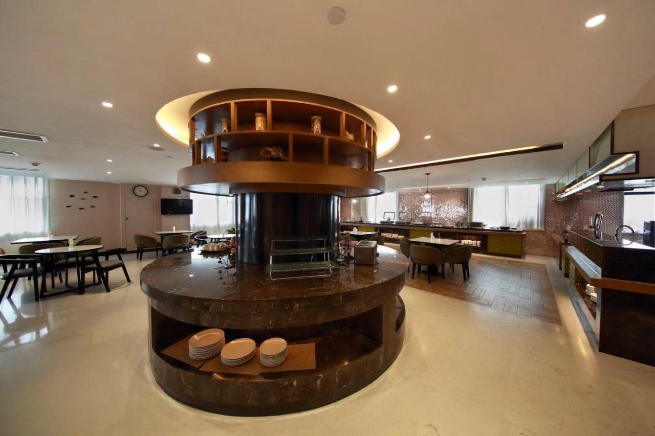 锦江都城酒店海南省政府日月广场免税店 Haikou  Dış mekan fotoğraf